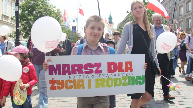 Marsz dla życia na Krakowskim.<br />
&quot;Rodzina receptą na kryzys&quot;